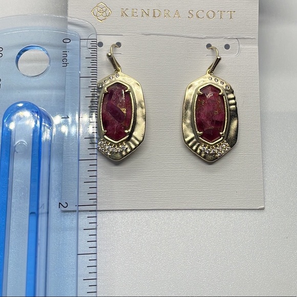 Kendra Scott Anna Drop Gold Bronze Veined Maroon Jade Earrings - Picture 7 of 8